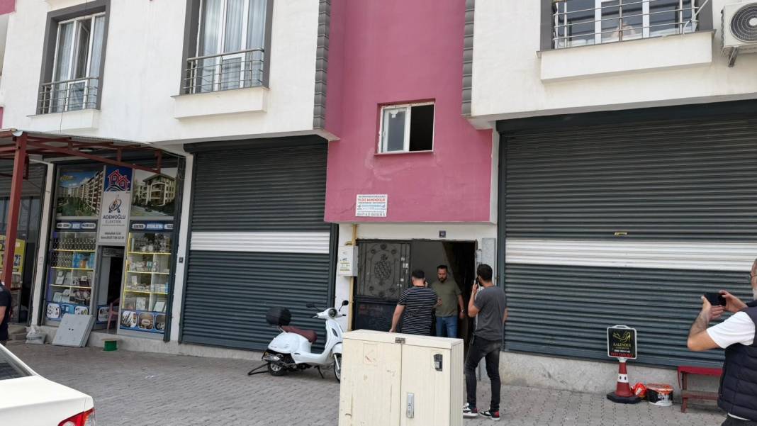 Karısını ve kızını silahla vurup kaçtı! 4